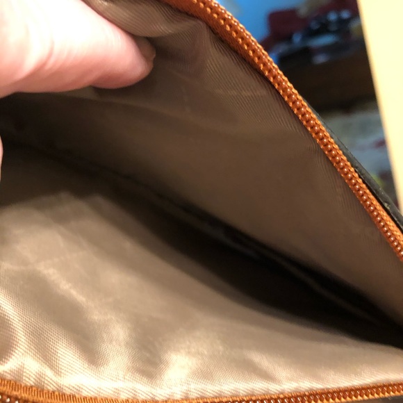 NEW! Nice faux Ostrich Skin Wristlet with strap. - Picture 3 of 7